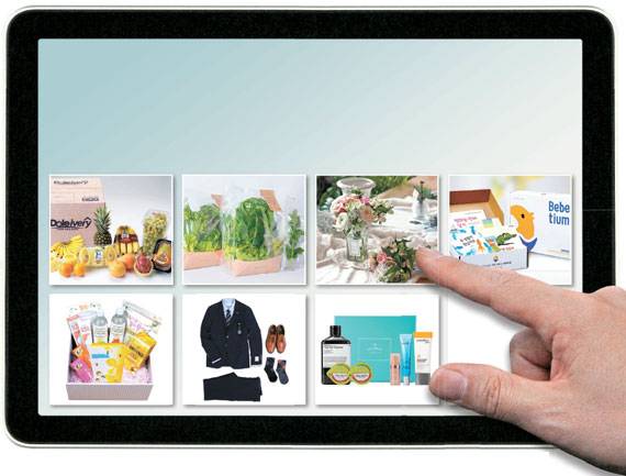 ‘큐레이션 커머스’의 종류는 다양하다. 전문가가 직접 고른 바나나·파인애플·자몽 등을 보내 주고 영·유아의 성장 단계에 맞춰 동화책도 골라 준다. [사진 각 업체]