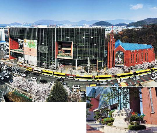 경남 창원 양곡교회는 1915년 7월 17일 창원군 웅남면 신촌리에서 소규모 농촌 교회로 설립됐다. 2004년 5월 창원시 신촌동에 대지 2645㎡를 매입해 새로운 교회당을 신축했다. 사진은 양곡교회 전경. 창원 양곡교회 제공