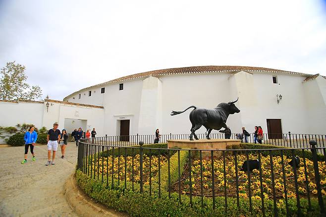 스페인에서 가장 역사가 깊은 론다 투우장.