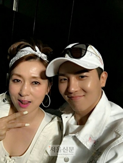 문희경 송민호