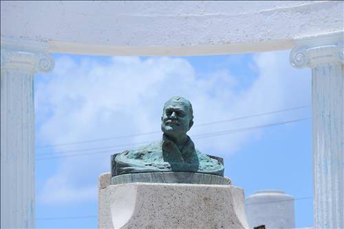 (아바나=연합뉴스) 김지헌 특파원 = 쿠바 아바나 동쪽 어촌 코히마르에 있는 미국 작가 어니스트 헤밍웨이의 흉상.