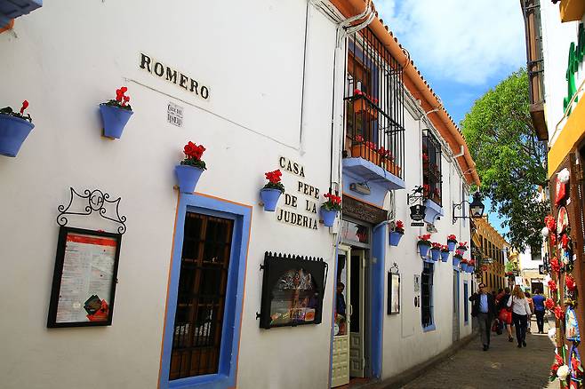 코르도바 구시가지의 골목길.