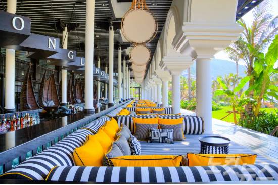 L_o_n_g 바(사진=스테이앤모어 제공)