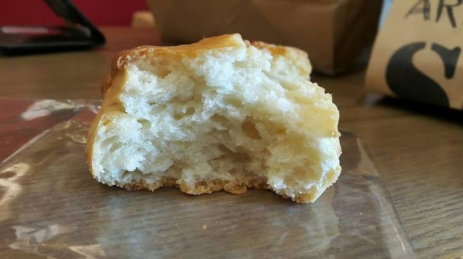 ▲ 씨즈베이커리 플레인 스콘의 단면.