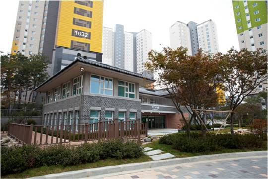 반도건설이 경기도 화성 동탄 2신도시 시범단지 아파트에 조성한 별동학습관 전경. /사진제공=반도건설