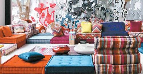 서울 논현동에 위치한 `로쉐보보아` 매장에 패션 브랜드인 `미쏘니`와 컬래버레이션(협업)을 통해 탄생한 `마종 소파`가 전시돼 있다. [사진 제공 = 로쉐보보아]