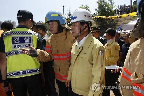 사고현장을 찾은 박인용 국민안전처 장관