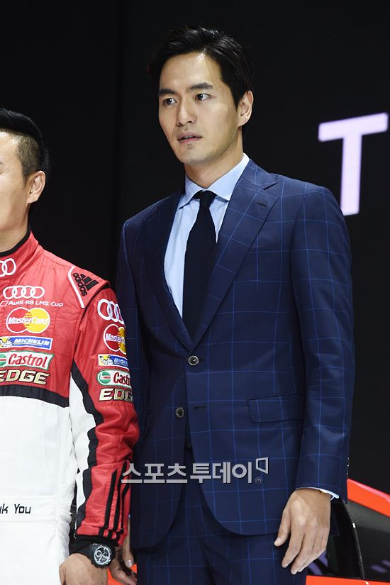 이진욱