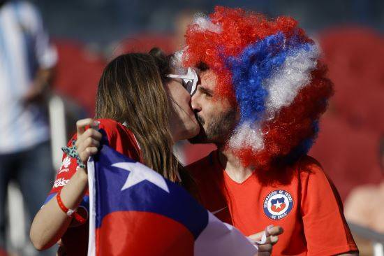 아침부터 시비 거는 칠레 커플 관중 / 사진=AP뉴시스