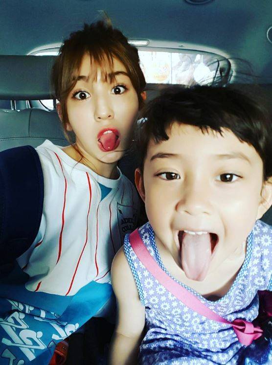 전소미, 에블린 자매. 사진=에블린 인스타그램 전소미, 에블린 자매. 사진=에블린 인스타그램