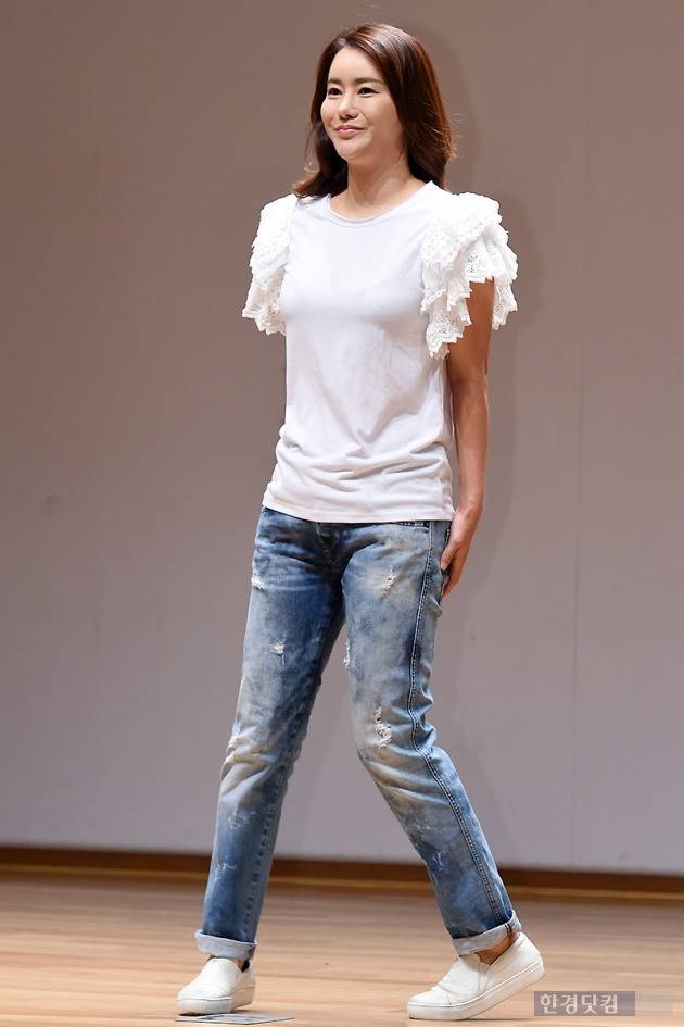 ▶ 박잎선, '긴장한 모습으로 등장'