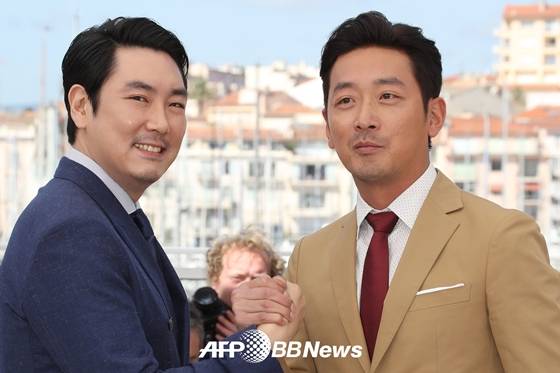 칸국제영화제 참석 당시 조진웅과 하정우 /AFPBBNews=뉴스1