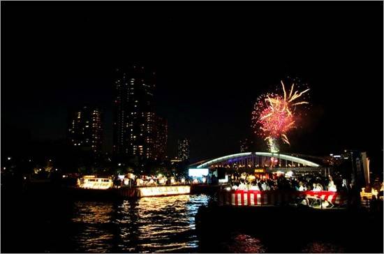 화려한 불꽃쇼, 하나비로 화려한 텐진 마츠리의 막을 내리게 된다. (사진=flickr_krishna 제공)