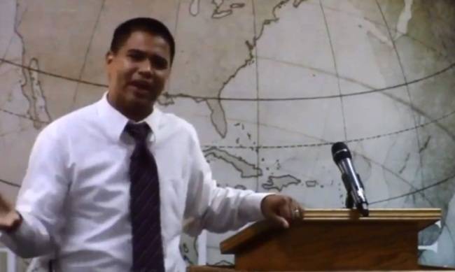 [사진=로저 지메네즈 목사. 유튜브 동영상 캡쳐]