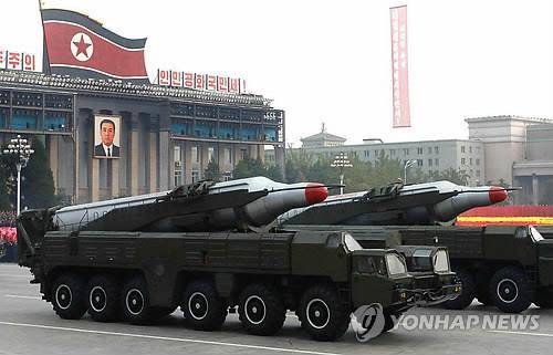 2010년 10월 평양 김일성광장에서 펼쳐진 조선노동당 창건 65주년 기념 열병식에 등장한 '무수단' 추정 미사일[연합뉴스 자료사진]