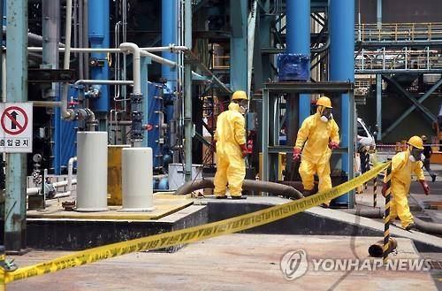 고려아연 황산 누출 사고 수습장면.