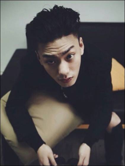 가수 아이언 신곡 'SYSTEM'이 YG 소속 가수들을 비난하는 내용이 담겨 논란이 되고 있다. ⓒ 아이언 인스타그램