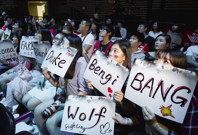 2016 MSI에서 SK텔레콤T1을 응원하는 관객들