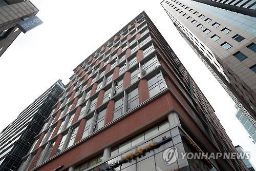 진경준 검사장이 우병우 청와대 민정수석 처가 소유의 강남 부동산 매입을 주선했다는 의혹을 받고 있는 강남구의 한 건물 [연합뉴스 자료사진]