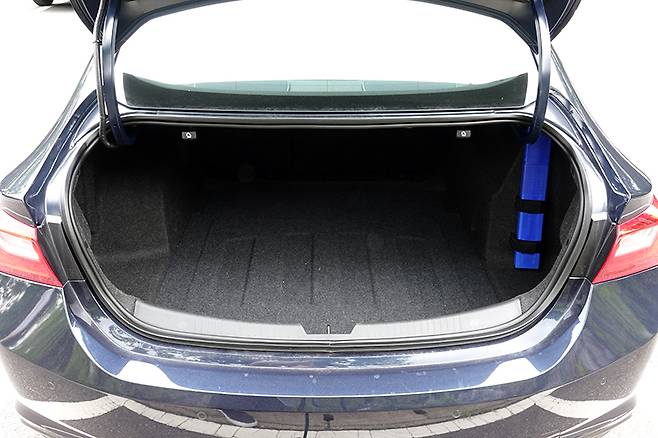 쉐보레 말리부의 트렁크 용량은 447리터다.