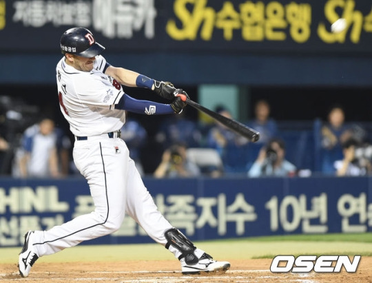 결승 투런포를 쏘아 올린 에반스.