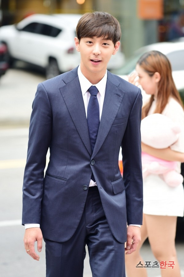 주얼리 브랜드 뮈샤 '라뮈샤' 오픈 기념 파티에 참석하고 있는 현우. 사진=강도형 인턴기자 multi@hankooki.com