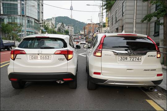 HR-V(왼쪽)와 CR-V를 비교한 모습.ⓒ혼다코리아