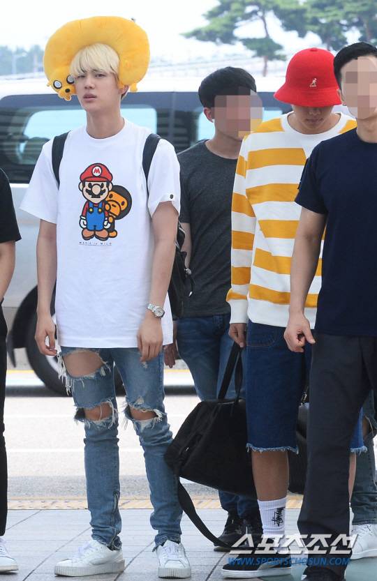 [포토] 진-랩몬스터 '노랑-빨강 시선흡수한 공항패션'