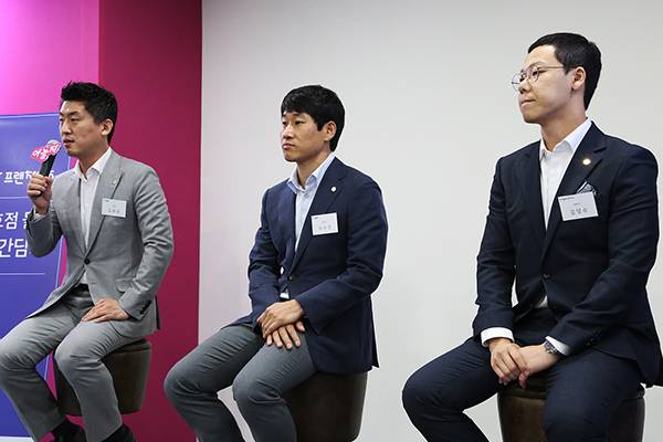 △사진 왼쪽부터 야놀자 김종윤 부대표, 이수진 대표, 야놀자 F&G 김영수 대표
