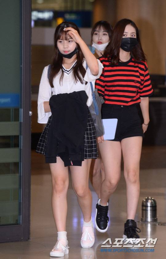 [포토] 여자친구 엄지-신비 '눈만 봐도 아시겠죠?'