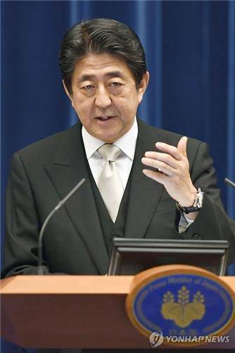 기자회견하는 아베 총리 (도쿄 교도=연합뉴스) 아베 신조(安倍晋三) 일본 총리가 3일 개각을 마친 후 도쿄 총리관저에서 기자회견을 하고 있다.