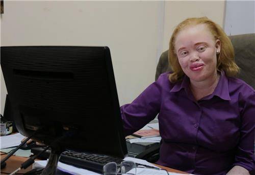 Under The Same Sun에서 인턴으로 근무 중인 쇼마 리처드(28) (다르에스살람=연합뉴스)