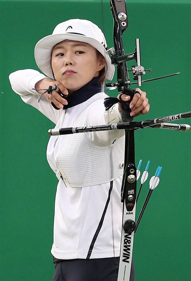 장혜진이 12일 리우데자네이루 삼보드로무 양궁장에서 리우올림픽 여자 양궁 개인전 결승에서 활시위를 당기고 있다. 리우데자네이루=올림픽사진공동취재단