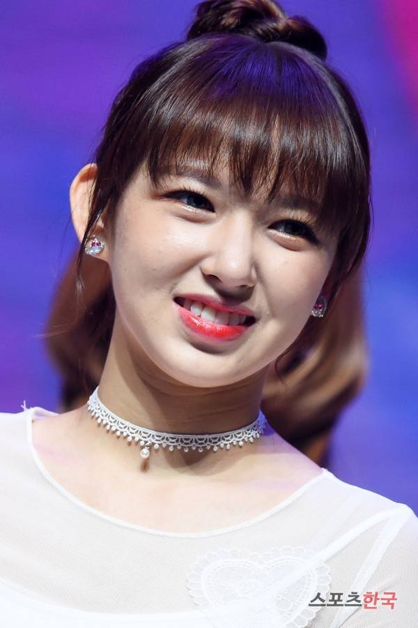 두 번째 미니앨범 '더 시크릿' 쇼케이스 무대에 오른 우주소녀(설아 엑시 보나 성소 은서 다영 다원 수빈 선의 여름 미기 루다 연정) 성소. 사진=이규연 기자 fit@hankooki.com