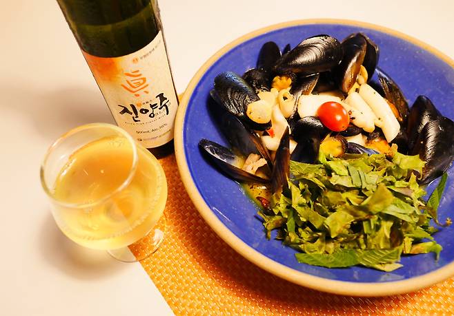 진양주와 해물떡 알리오 에 올리오