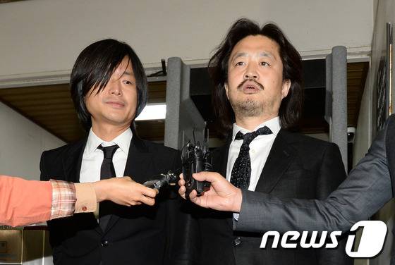 시사IN 주진우 기자(왼쪽)와 딴지일보 총수 김어준씨. ⓒ News1