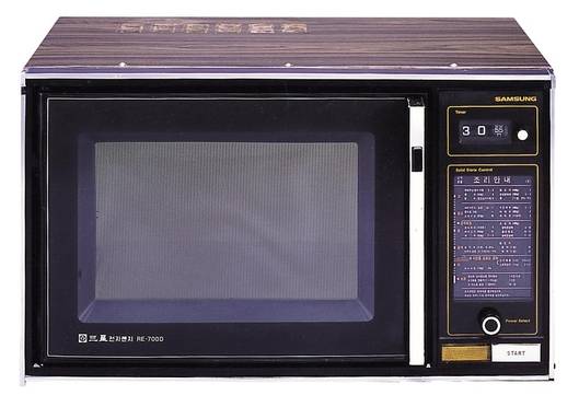 삼성전자가 국내 최초로 생산한 전자레인지의 모습 /삼성전자 제공
