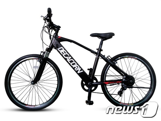 노펑크 타이어를 장착한 ㈜알톤스포츠의 전기자전거 신제품 ‘데카콘 26인치’© News1