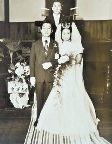 1973년 6월 결혼식 당시 사진. 가난했던 부부는 예물로 성경책만 주고받았다.