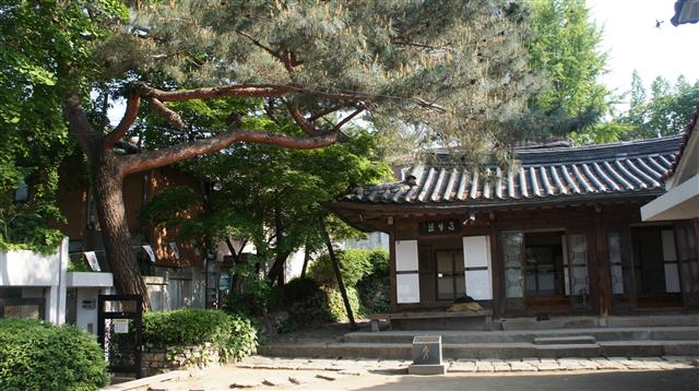 만해 한용운이 살았던 심우장 전경. 서울미래유산으로 지정됐다. 만해는 1933년 이 집을 지으며 조선총독부를 등지기 위해 일부러 북향으로 지었다고 한다.