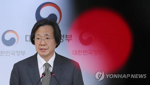 국내 세번째 콜레라 환자 발생 브리핑     (서울=연합뉴스) 김도훈 기자 = 정기석 질병관리본부장이 31일 오후 서울 종로구 정부서울청사 합동브리핑실에서 국내 세번째 콜레라 환자 발생에 따른 대응 상황 관련 브리핑을 하고 있다.