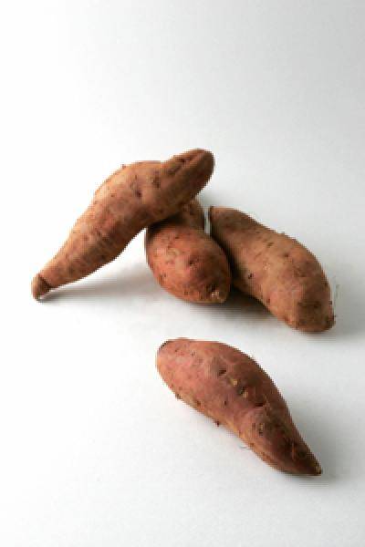 [헬스조선]고구마 칼로리는 100g당 128kal로 낮은 편이면서 위에 머무는 시간이 길어 포만감을 줘 체중감량을 하는 사람에게 인기가 많다/사진=조선일보 DB
