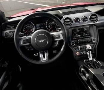 항공기 조종석에서 영감을 받은 포드 머스탱 운전석./포드코리아 제공