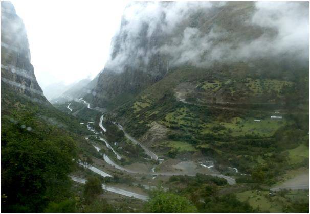 0 마추픽추에 다가갈수록 없던 멀미 증세를 앓는다. 꼬불꼬불 산길을 날아다니는 운전 솜씨는 세계 최강.