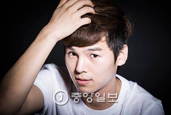 김준수는 ‘신 국악’의 아이콘이다. 외모·실력을 두루 갖춰 소리꾼의 주도권을 여성으로부터 가져올 것이라는 전망도 나온다. 그는 “재즈·무용과 협업해 국악의 지평을 넓히겠다”고 말했다. [사진 권혁재 사진전문기자]