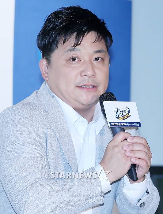 [★포토]윤정수, '토크쇼 MC 맡았어요'