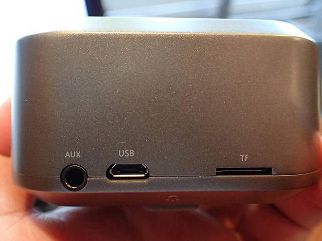 슈피겐 블루투스 스피커 R12S