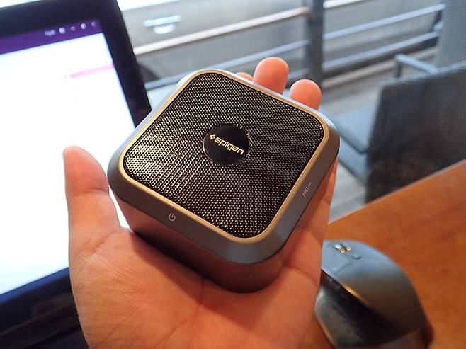 슈피겐 블루투스 스피커 R12S