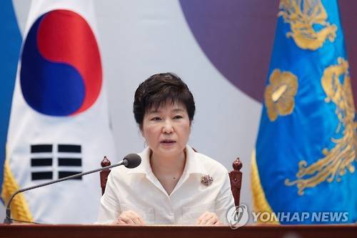<北 핵실험> 박 대통령, 조기 귀국..안보상황점검회의 소집      (서울=연합뉴스) 백승렬 기자 = 박근혜 대통령이 9일 밤 조기 귀국해 청와대에서 열린 안보상황 점검회의를 주재하고 있다.     박근혜 대통령은 지난 2일부터 시작된 러시아, 중국, 라오스 순방을 마치고 9일 오후 서울공항을 통해 귀국했다. 박 대통령은 애초 이날 밤 11시께 귀국할 예정이었으나 북한의 5차 핵실험 감행으로 일정을 3시간30분가량 앞당겨 저녁 7시30분께 도착했다. ［청와대 제공=연합뉴스］