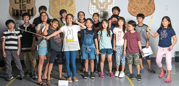 다 같이 만들자, 즐기고 남기자, 배워서 남 주라’라는 철학을 가진 영 메이커에 도전장을 내민 아이들.